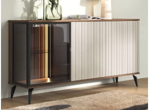 Široká komoda s prosklením Vici 154 cm, ořech/kašmírově béžová, s osvětlením