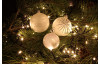 Vánoční ozdoba Skleněná koule 7 cm, bílá s korálky