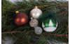 Vánoční ozdoba koule s peřím, stromky, zelená, 7 cm