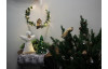 Vánoční dekorace LED věnec s domečkem, 30 cm