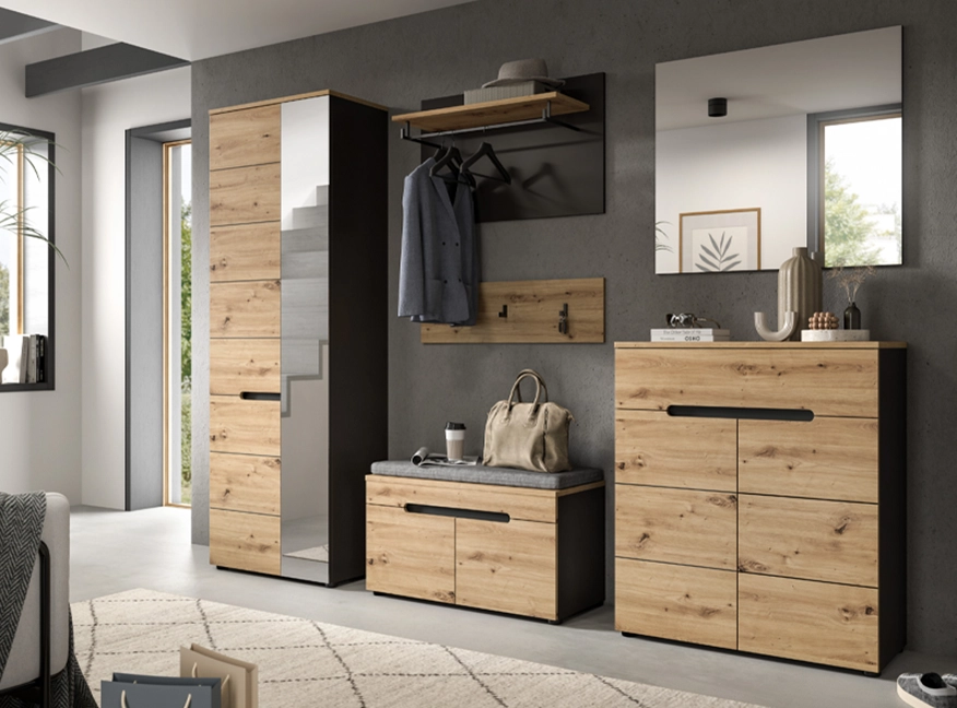 Předsíň, šatna a chodba